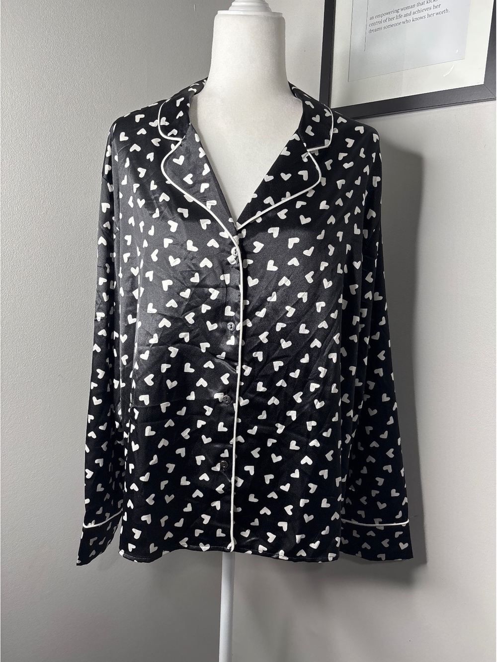 Lilac + London Black Satin Heart Print Pajama Top XL